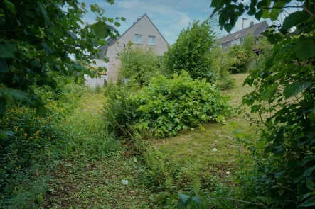 Haus seitlich - Grundstück kaufen in Heiligenhaus - Grundstück mit genehmigter Bauvoranfrage für 2 freistehende Einfamilienhäuser!