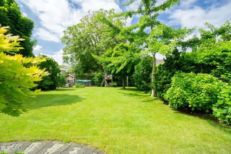 Gartenansicht von der Terrasse