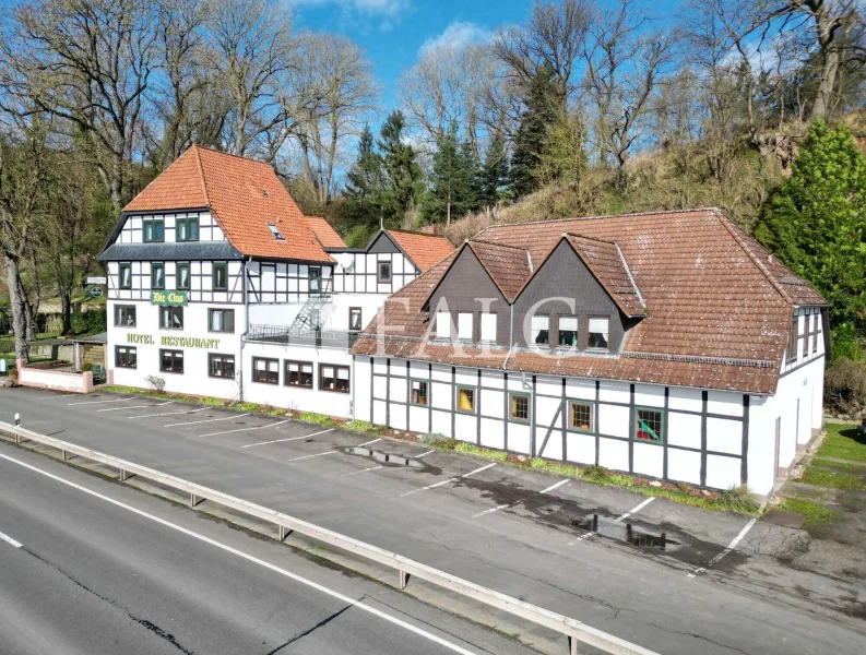 Außenansicht - Gastgewerbe/Hotel kaufen in Einbeck - Ganzheitliches Hotelkonzept mit Privatresidenz und weitläufigem Grundstück in idyllischer Umgebung