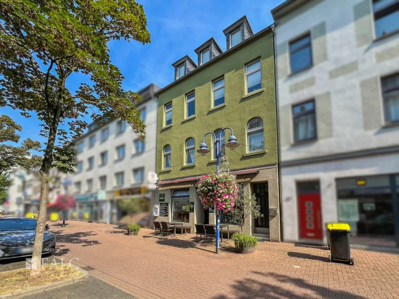 Oststraße - Haus kaufen in Duisburg - Investitionsperle: Mehrfamilienhaus mit Gastro in direkter UNI- Nähe