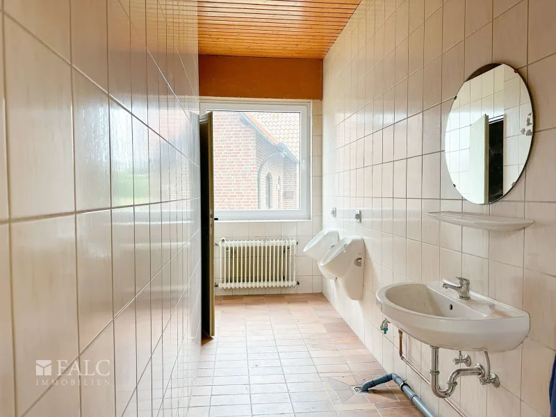 Halle 1 WC  - Haus kaufen in Gronau (Westfalen) - Attraktives Landhaus mit Bürogebäude und Produktionshalle in Gronau-Epe!!