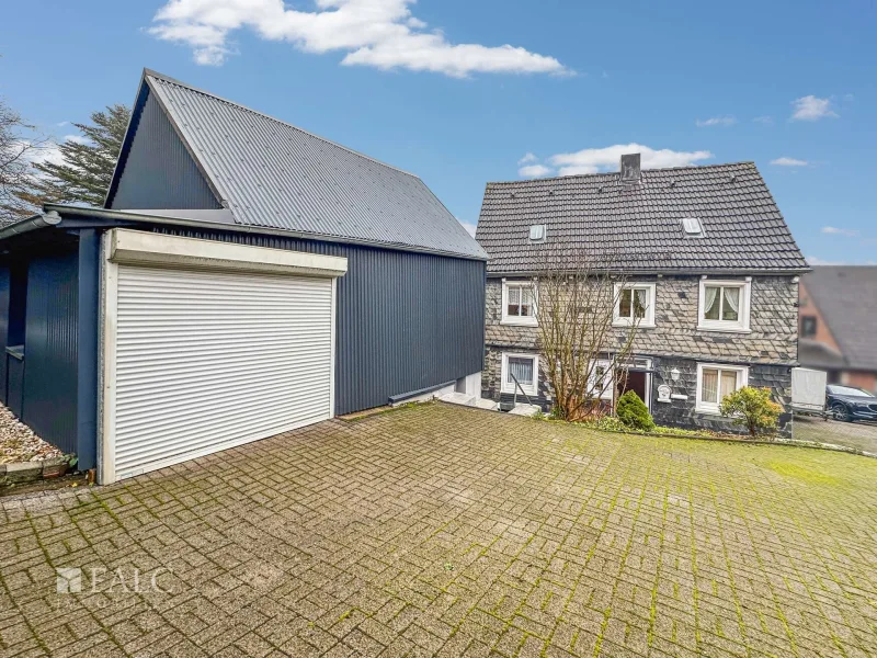 Garage + Hausansicht