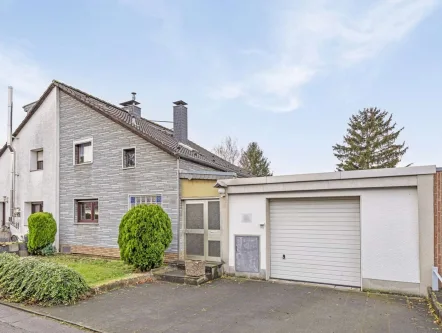 Titelbild - Haus kaufen in Köln - Liebhaber-Haus im Charme der 70er Jahre mit großzügigem Grundstück in Köln Vogelsang