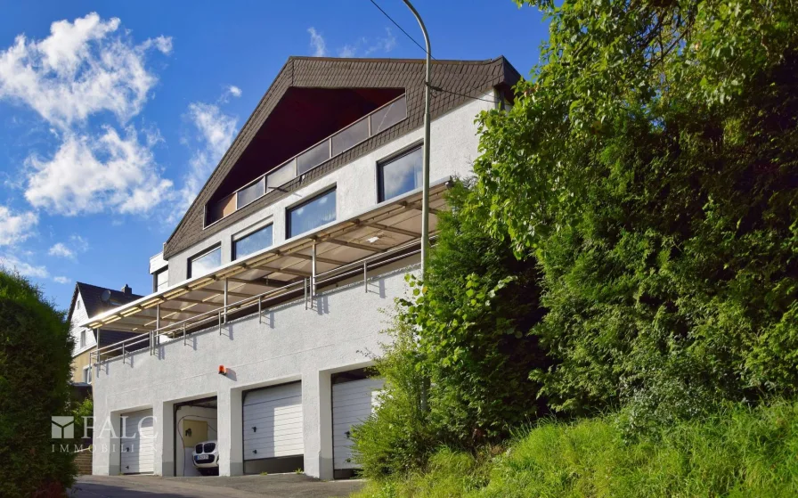 Außenansicht - Haus kaufen in Gummersbach - Mehrgenerationen bzw. 2 - 3 Familienhaus