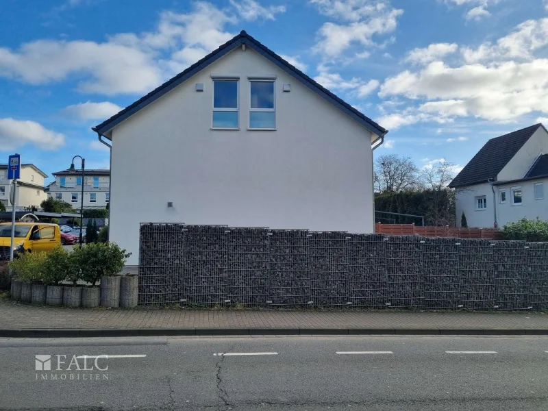 Straßenseite - Haus kaufen in Rösrath - Attraktive Doppelhaushälfte in Rösrath Forsbach