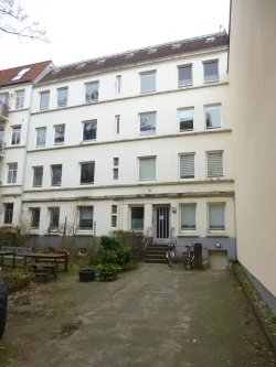 Haus 12a Vorderansicht - Wohnung mieten in Hamburg - Schöne, frisch sanierte 1-Zimmer-Wohnung in Hamburg-Winterhude