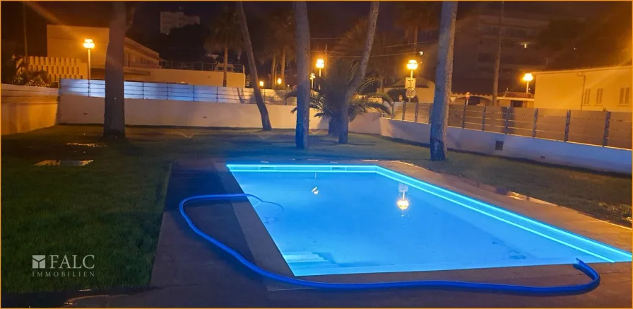 Pool bei Nacht - Piscina de noche 