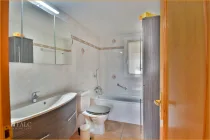 ... Wannenbad en Suite/baño en suite/bathroom en suite