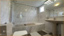 Wannenbad/baño/bathroom with tub