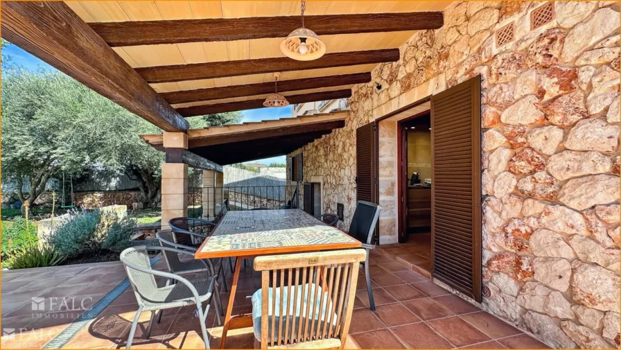 Teilüberdachte Terrasse/terraza parcialmente cubierta/partially covered terrace