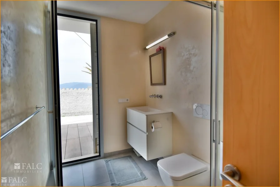 Duschbad unten/baño con ducha abajo/bathroom with shower ground floor