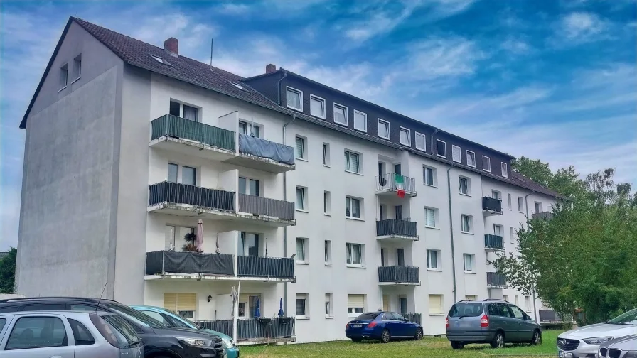 Außenansicht - Wohnung kaufen in Rödermark - Großzügige, vermietete 4-Zimmer-Dachgeschosswohnung in zentraler Lage – Ideal für Kapitalanleger