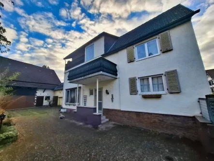 Aussenansicht - Haus kaufen in Altenstadt - Historisches Anwesen mit großem Garten und Ausbaupotenzial – Gestalten Sie Ihr neues Zuhause selbst!