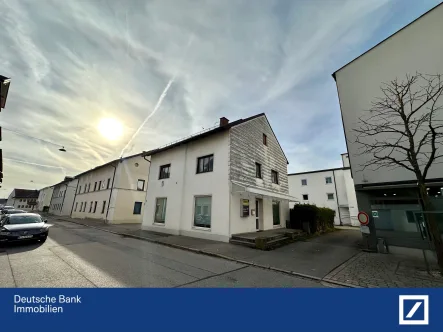 Ansicht Haus - Haus kaufen in Altötting - Zweifamilienhaus zur sofortiger Nutzung in absoluter Top-Lage im Herzen von Altötting