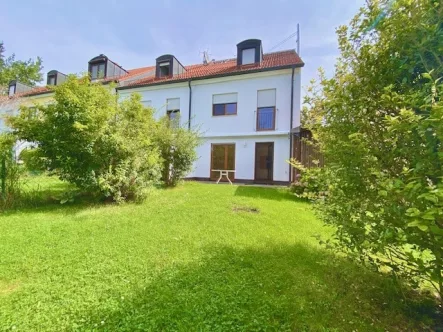 Gartenansicht - Haus kaufen in Haimhausen - Modernes Reihenendhaus mit 5 geräumigen Zimmern und einem großzügigen Garten