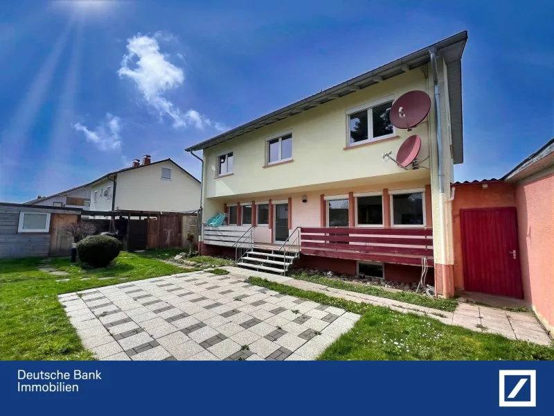 Gebäudeansicht - Haus kaufen in Wutöschingen - Die Freiheit im großen Garten!