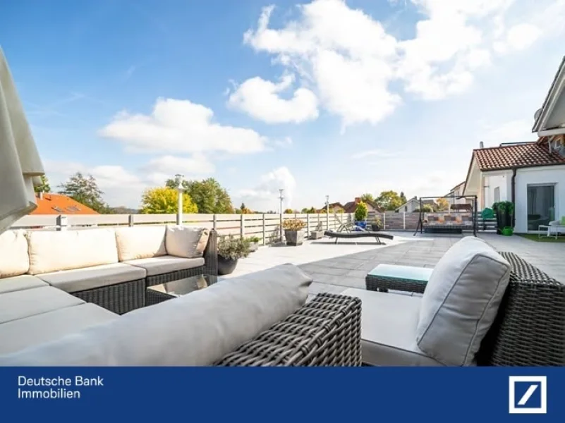 Tennisplatzgroße Terrasse - Wohnung kaufen in Albbruck - Mit einem Gefühl von Freiheit lebt es sich besser!