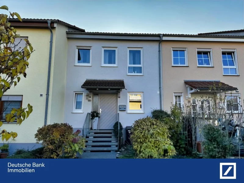 Außenansicht - Haus kaufen in Lörrach - Familientraum mit Aussicht: Lichtdurchflutetes Reihenmittelhaus in Toplage