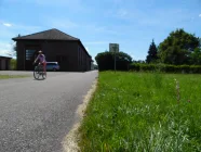 Radweg führt direkt am Boarding vorbei