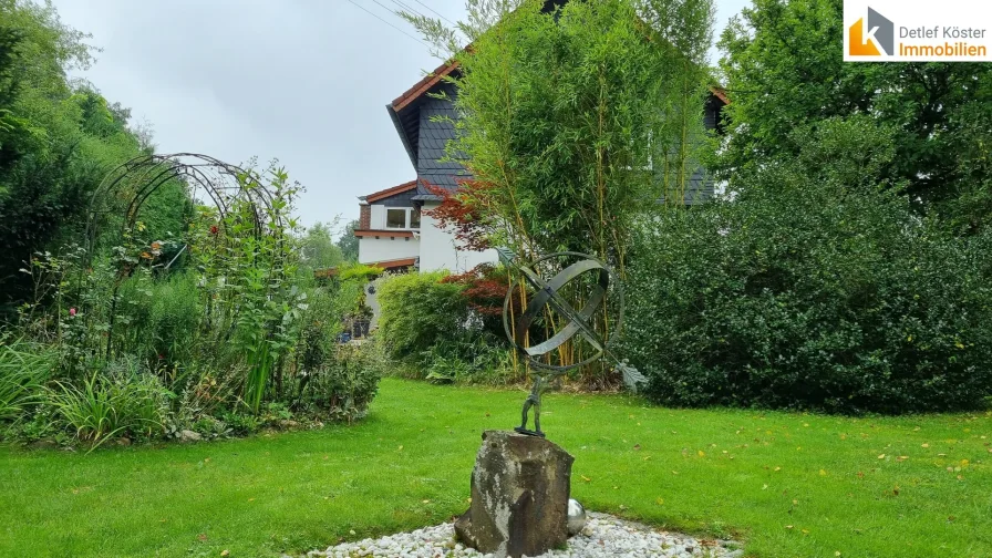 Garten - Haus kaufen in Hennef (Sieg) - Provisionsfrei! Historisches Wohnhaus mit Gartenoase direkt am Hanfbach.