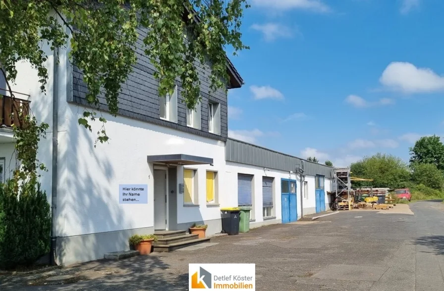 Außenansicht - Halle/Lager/Produktion kaufen in Königswinter - Große Lagerhalle mit Wohn- und Bürohaus. Blick auf das Siebengebirge inklusive!