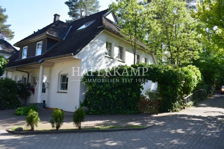 Außenansicht - Haus kaufen in Hamburg - Doppelhaushälfte in beliebter Wohnlage