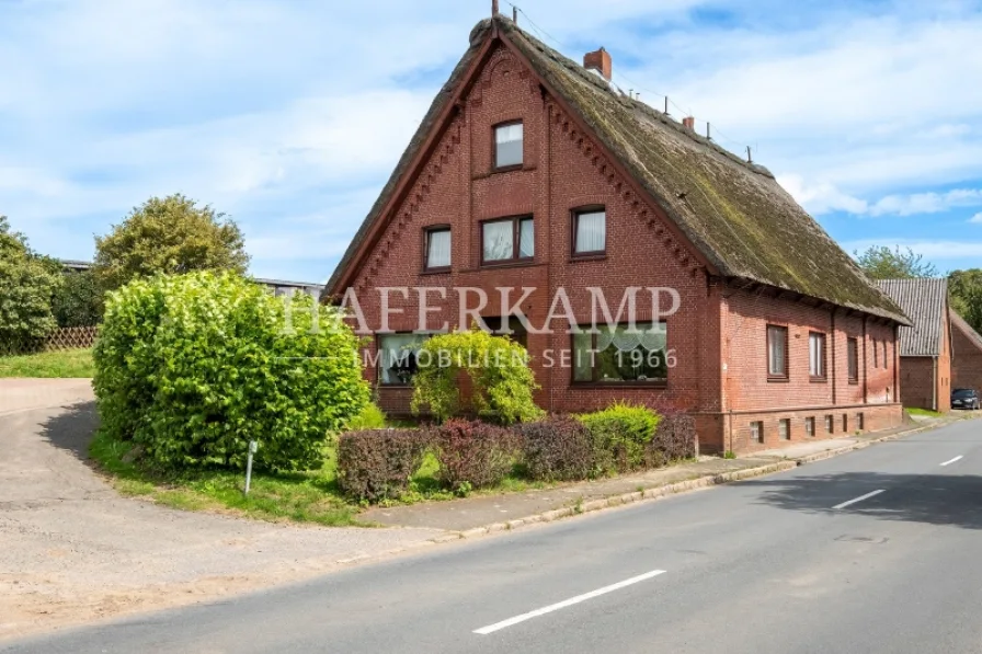 Ansicht - Haus kaufen in Hamburg - Reetdach-Rarität mit Halle und Garage