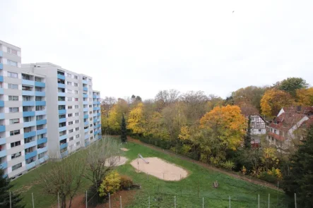 Aussicht - Wohnung kaufen in Liederbach - Leerstehende umgebaute 3-Zimmerwohnung mit separaten Stellplatz