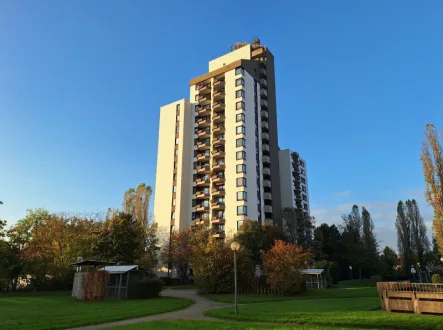 Ansicht - Wohnung kaufen in Köln - Vermietete 3-Zimmer-Wohnung mit Top-Aussicht in Köln-Porz