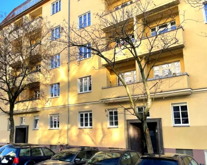 Hausansicht - Wohnung kaufen in Berlin - Vermietete 2,5 Zimmerwohnung in Prenzlauer Berg