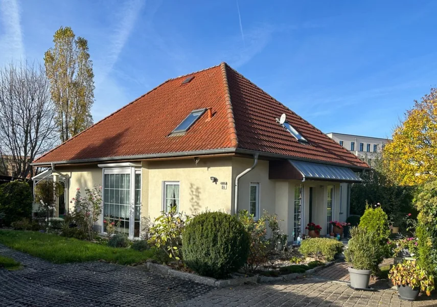 Titelbild - Haus kaufen in Potsdam - Komfortables Einfamilienhaus in bester Lage in Potsdam