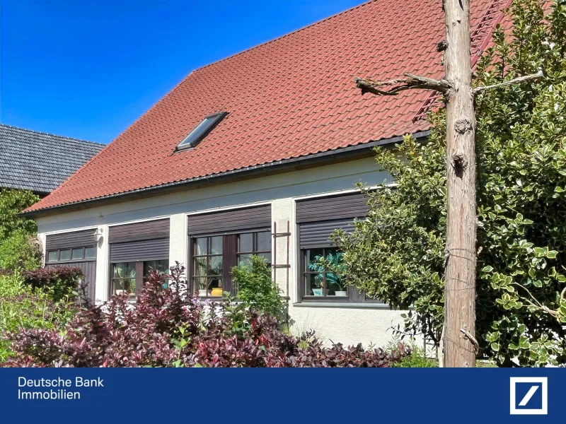 Außenansicht - Haus kaufen in Mainleus - Großzügiger Bungalow mit Ausbauoption Naturnah und verkehrsgünstig gelegen.