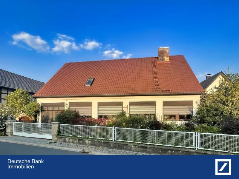 Außenansicht   - Haus kaufen in Mainleus - Großzügiger Bungalow mit Ausbauoption Naturnah und verkehrsgünstig gelegen.