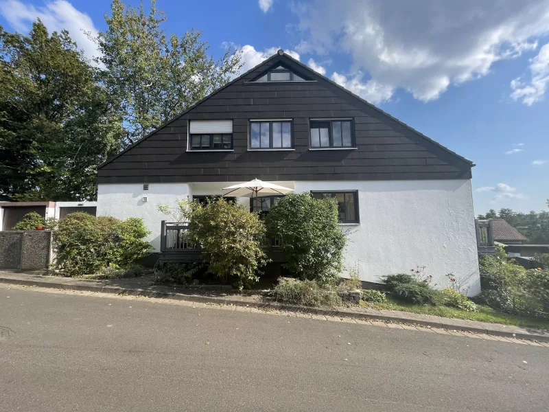 Außenansicht   - Haus kaufen in Bayreuth - Wunderschöne Doppelhaushälfte mit Garten und Garage