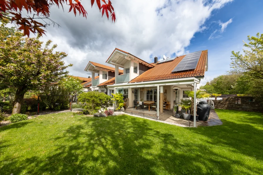 Sichtgeschützer Garten - Haus kaufen in Putzbrunn - Ruhiges, sonniges Traumhaus am Stadtrand von München mit Pool und Sauna!