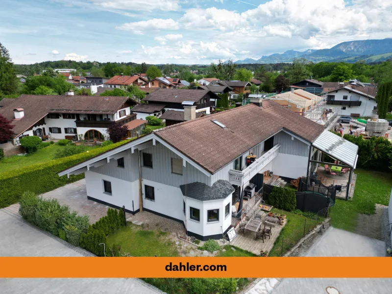 Hausansicht aus Osten - Haus kaufen in Rohrdorf - Gemütliche, vollständig modernisierte Doppelhaushälfte in Thansau