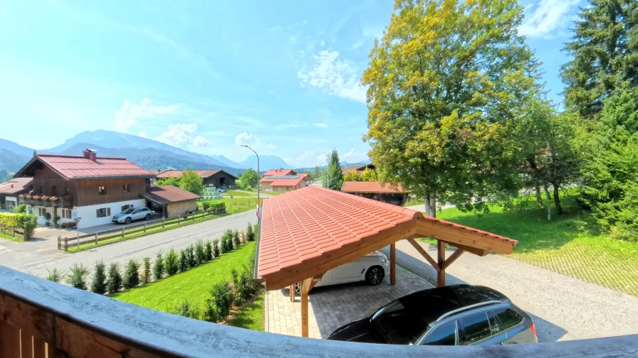 Ausblick vom Balkon  zum Zahmen Kaiser