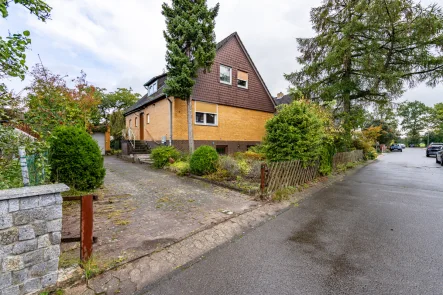 Gebäudeansicht - Haus kaufen in Garbsen / Stelingen - Geräumiges Ein-, Zweifamilienhaus mit Keller und Garage in Garbsen-Stelingen *Erbpacht*