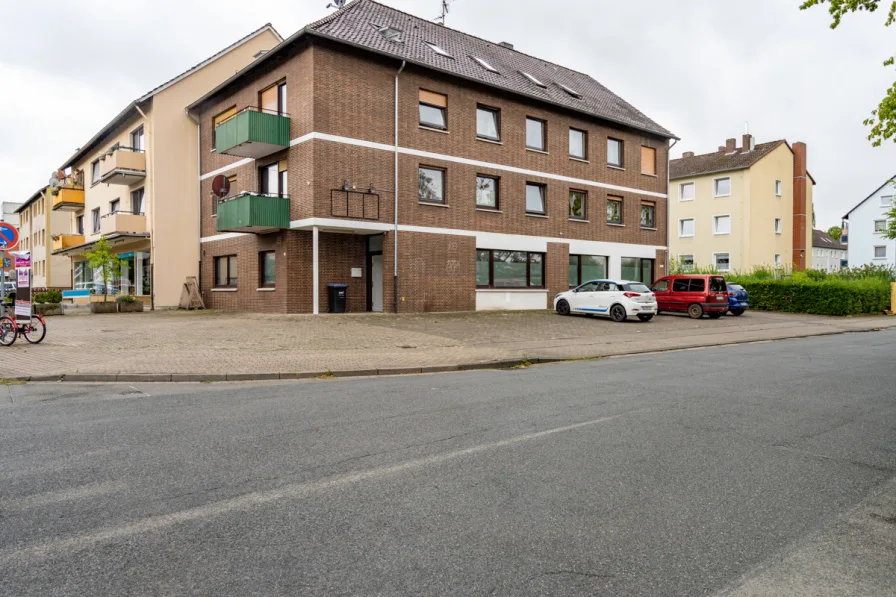Objektansicht - Haus kaufen in Stadthagen - Mehrfamilienhaus mit Gewerbeeinheit, Garagen und Stellplätze in Stadthagen provisionsfrei für Käufer