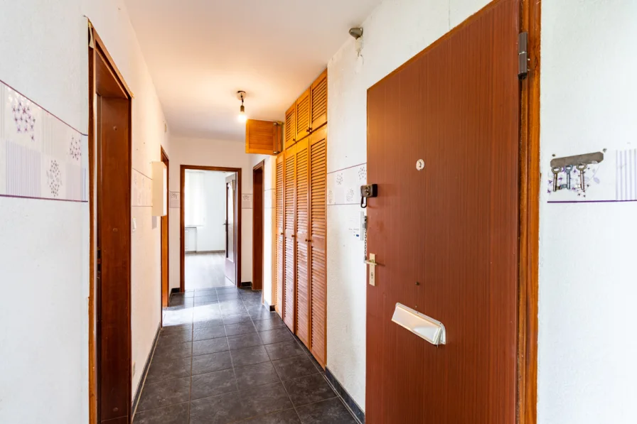 Flur - Wohnung kaufen in Hannover / Davenstedt - Geräumige, gemütliche Wohnung mit Balkon in Hannover Davenstedt