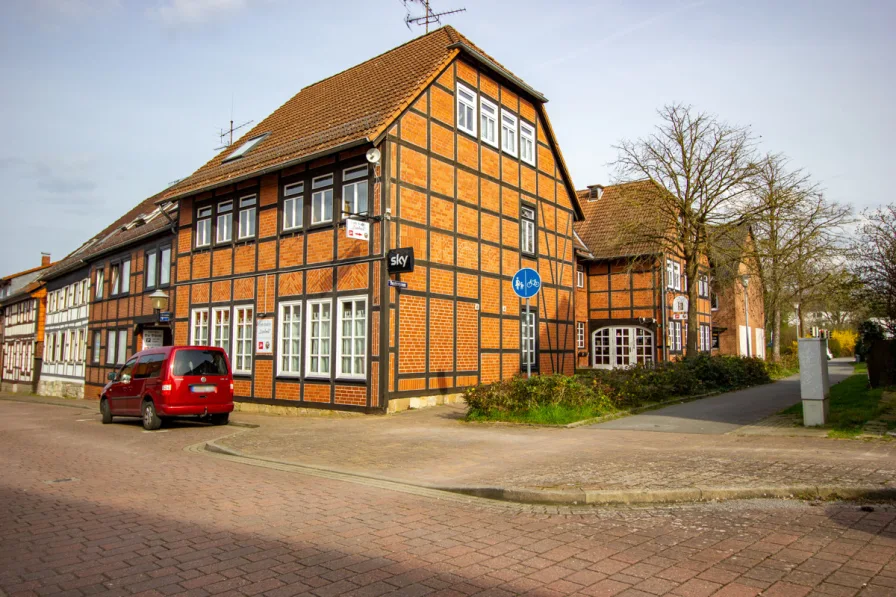 1 Hausfront - Gastgewerbe/Hotel kaufen in Wolfsburg / Fallersleben - Traum von einem Frühstückshotel