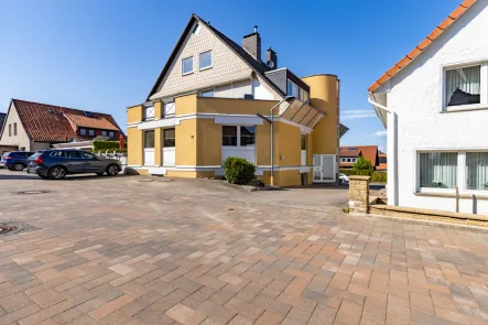 Außenansicht - Wohnung kaufen in Barsinghausen - Hochwertige Eigentumswohnung mit Dachterrassen und Garage in Barsinghausen