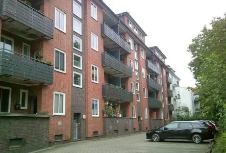 Hausansicht_ Rückseite - Wohnung mieten in Hamburg / Bergedorf - 2,5 Zi-Wohnung in 21029 HH-Bergedorf - Ein Angebot von IVD-HAUSVERWALTUNG GERD VON DER HEIDE