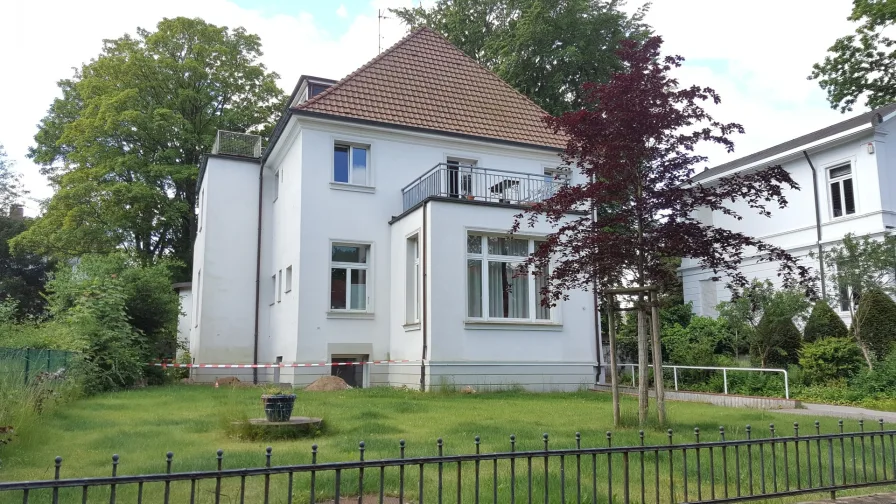 Hausansicht - Wohnung mieten in Hamburg - 5 Zi-Wohnung Reinbeker Weg 72 HH-Bergedorf - Ein Angebot von IVD-HAUSVERWALTUNG GERD VON DER HEIDE Immobilien GmbH.