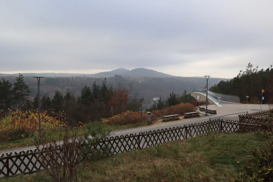 Direkte Aussicht auf das Elbsandsteingebirge vom Baugrundstück - Grundstück kaufen in Bad Schandau - Geheimtipp: Einzigartige Grundstückslage im Elbsandsteingebirge schnellstmöglich sichern!