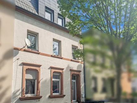  - Haus kaufen in Dillingen - Platzwunder mit Einliegerwohnung ! –1990 Kernsaniert - perfekt für Vermietung od. Selbstnutzung