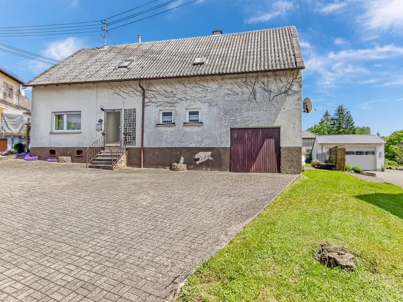 Vorderansicht - Haus kaufen in Reifenberg - Ruhesuchende Willkommen!  Idyllische Sackgassenlage mit großem Garten. DG-Ausbau und Anbau möglich!