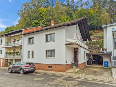 Straßenansicht - Haus kaufen in Linden - Familienidyll oder Vermietung: Charmantes und pflegeleichtes Haus in ruhiger Dorflage.