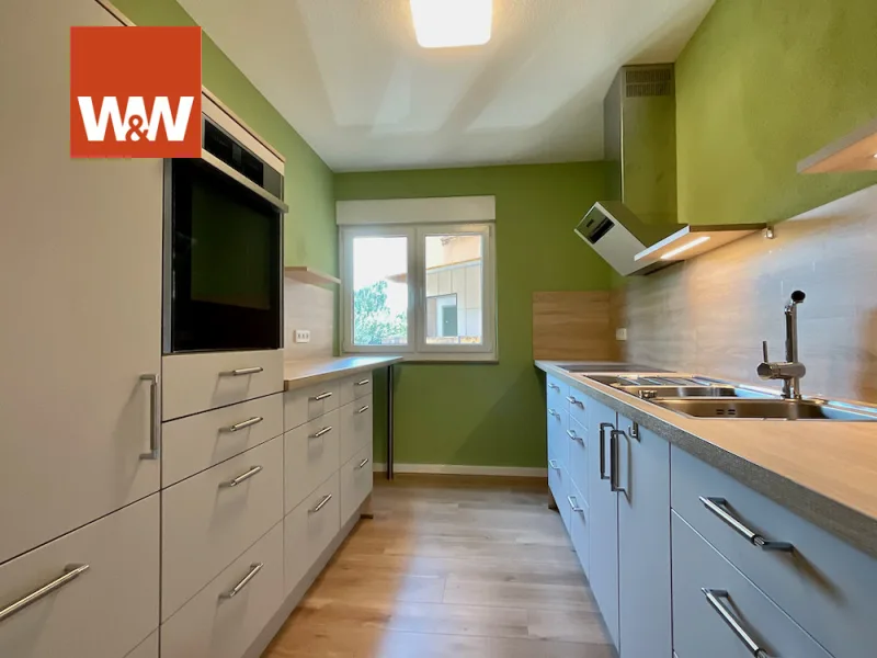 Küche - Wohnung kaufen in Saarlouis / Beaumarais - Kernsanierte Eigentumswohnung am Soutyhof. Drei Zimmer auf 93 m² Wohnfläche. Mit Küche und Balkon.