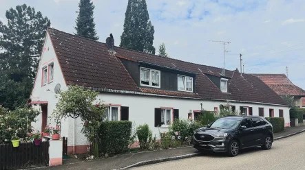 Titelbild - Haus kaufen in Schwenningen - Handwerker aufgepasst - Großes Haus mit 9 Zimmern in Schwenningen